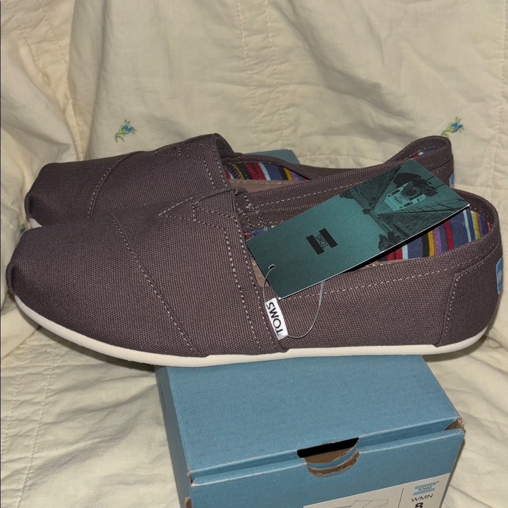 TOMS Ash Canvas Classic (NWT) - Picture 3 of 6